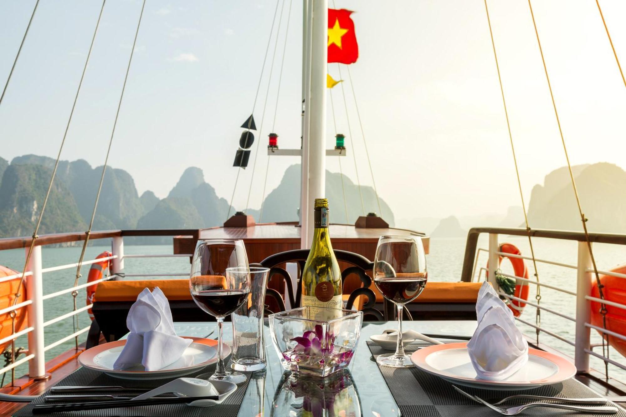 Emeraude Classic Cruises Hạ Long Ngoại thất bức ảnh