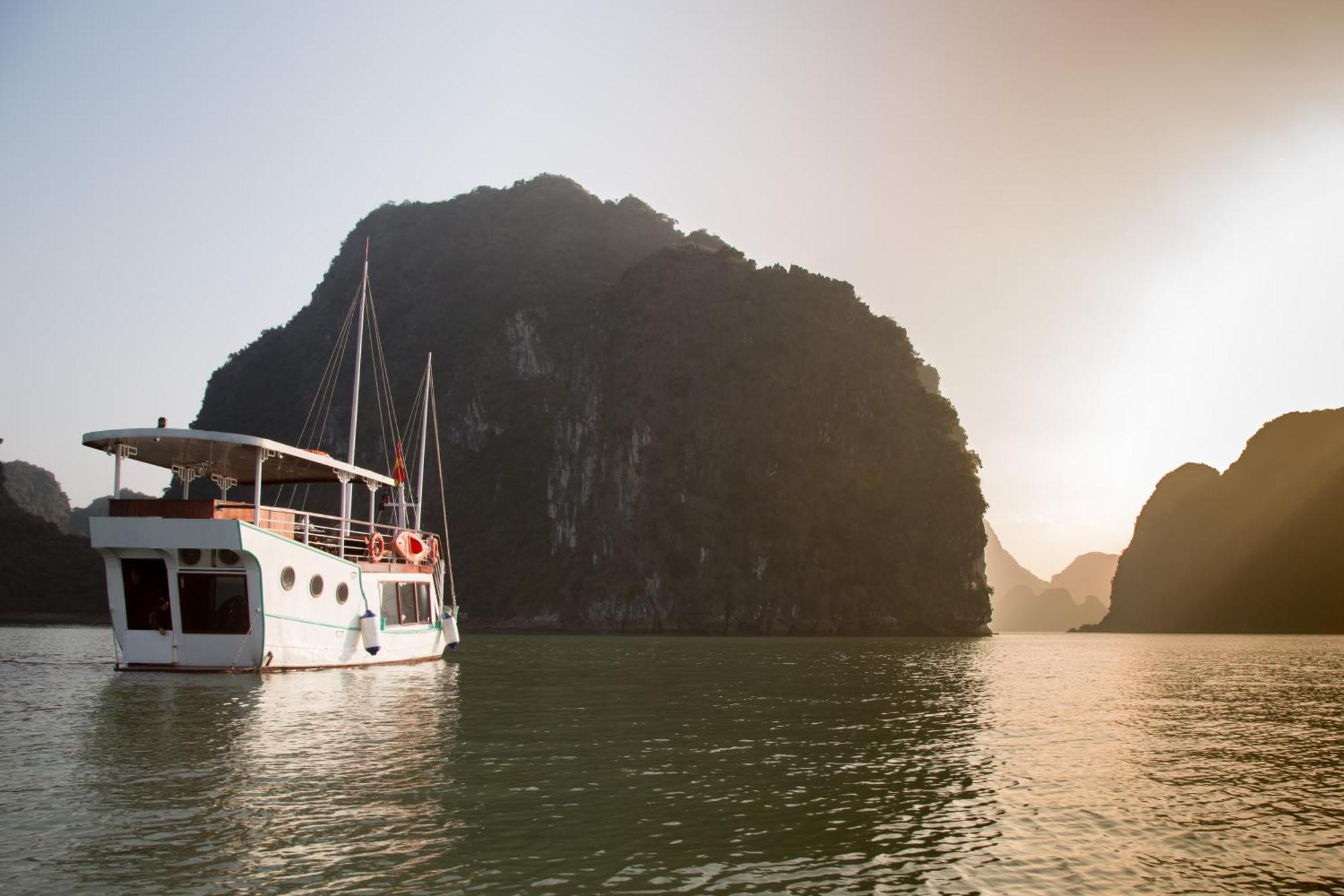 Emeraude Classic Cruises Hạ Long Ngoại thất bức ảnh